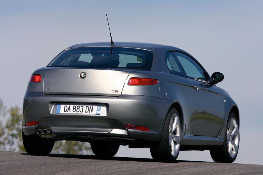  Alfa Romeo GT Q2 (937C) 2006 года  (фото 8 из 31)